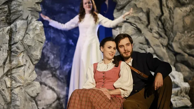 Schauspieler in Tracht beim Salzburger Adventsingen
