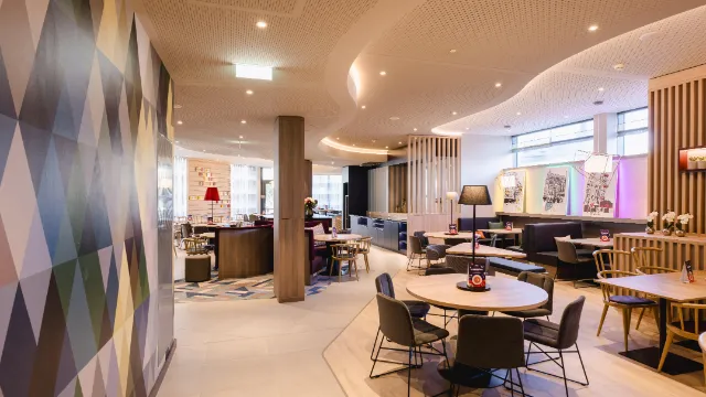 Lobby- und Barbereich