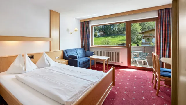 Zimmerbeispiel: Vierbettzimmer Standard Balkon Tirol