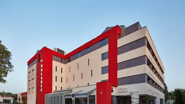 Thermal Hotel Balance, Lenti